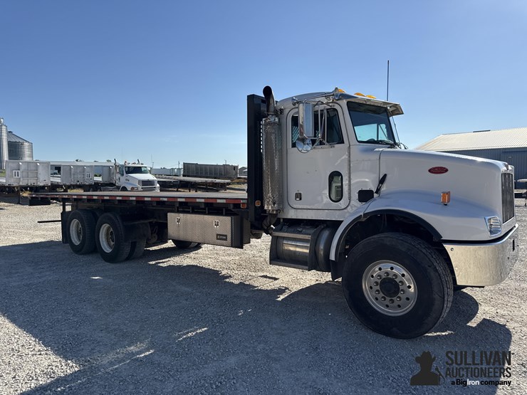 2001-peterbilt-330-image-3