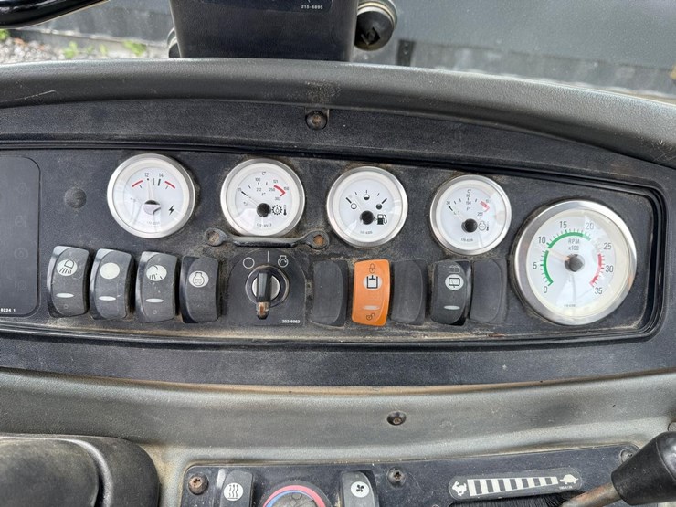 caterpillar-420d-image-33