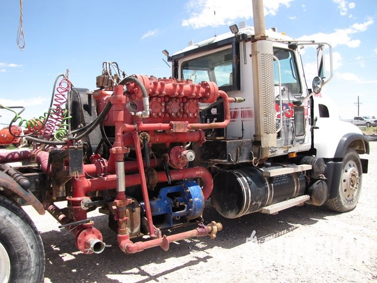 (x)-(6-9)-2004-mack-cu713-t/a-kill-truck,-vin-1m2a...-image-9