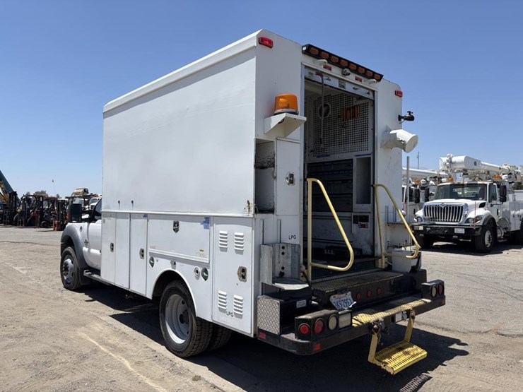 2011-ford-f550-image-4