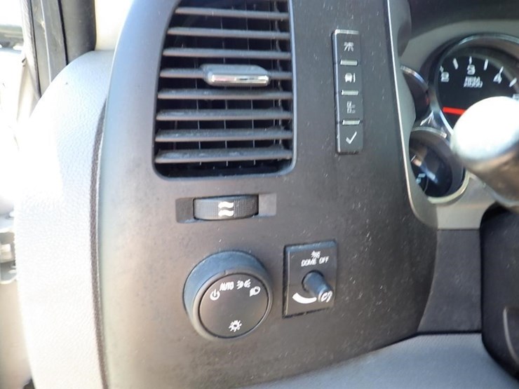 2014-chevrolet-2500hd-image-24