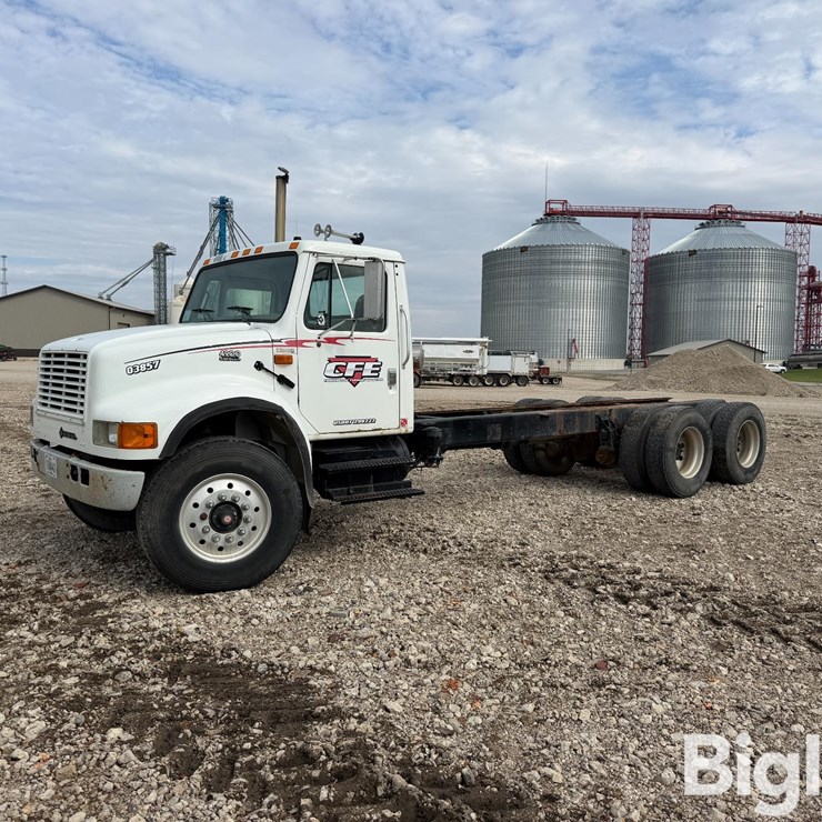 2002 INTERNATIONAL 4900