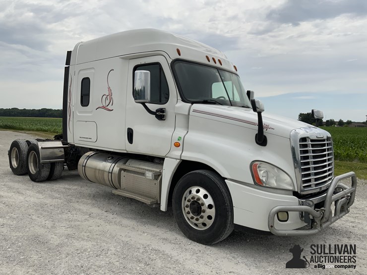 2018-freightliner-cascadia-125slp-t/a-6x4-sleeper-truck-tractor-image-3