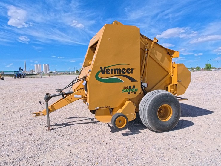 2010-vermeer-605-image-3