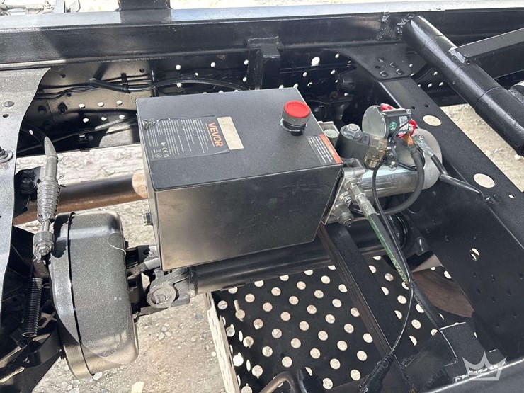 2024-isuzu-nrr-image-9