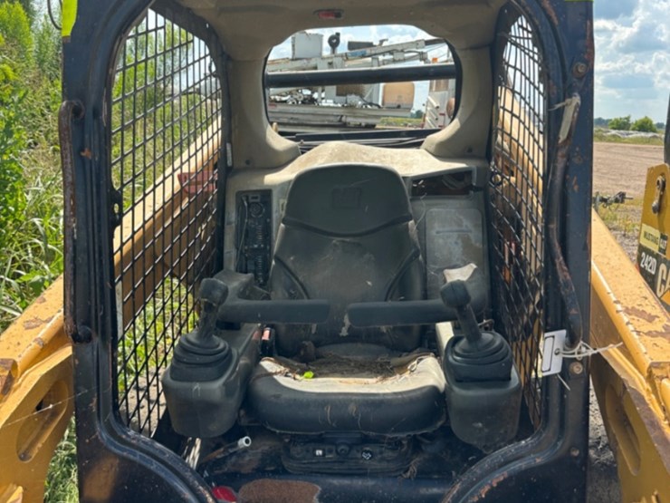 2016-caterpillar-262d-image-5