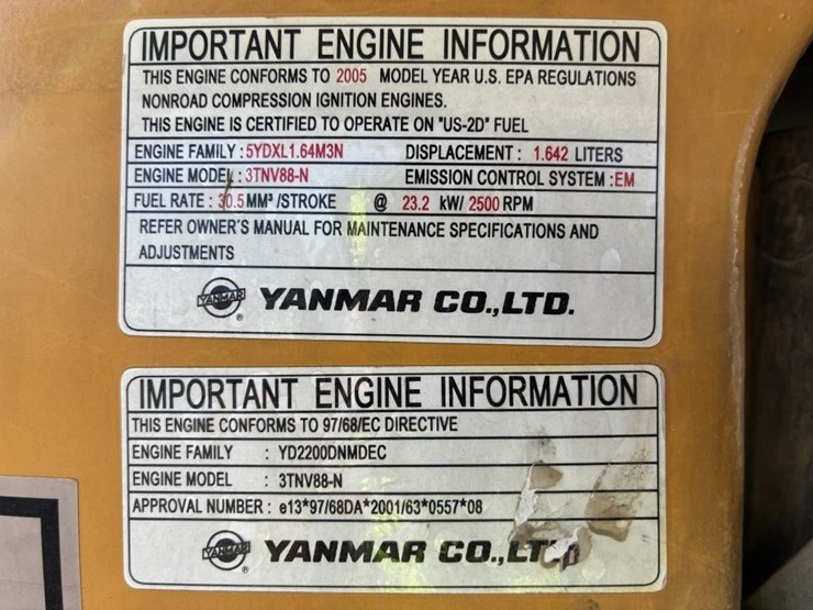 2005-deere-35d-image-23