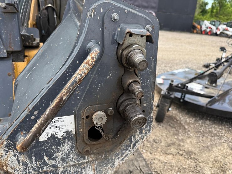 2017-deere-333g-image-14