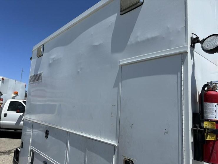 2011-ford-f550-image-5
