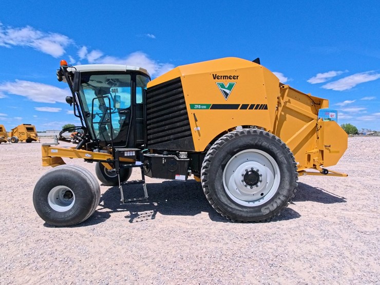 #1027-•-2020-vermeer-zr5-self-propelled-baler-image-1