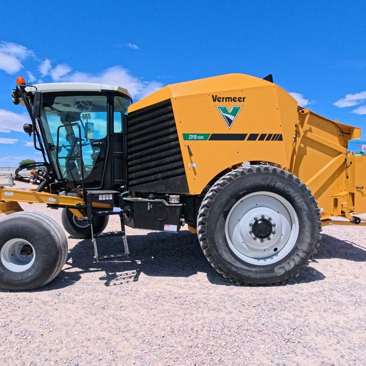 #1027 • 2020 VERMEER ZR5 Self Propelled Baler