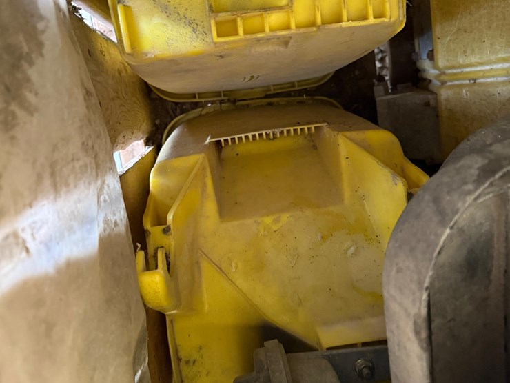 john-deere-pneumatic-planter-boxes-&-blower-motor-image-13