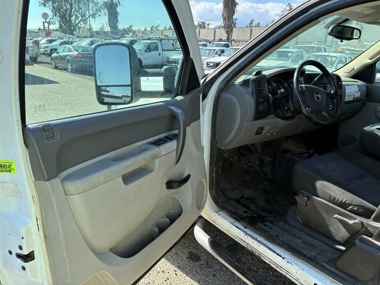 2012-gmc-2500-image-12