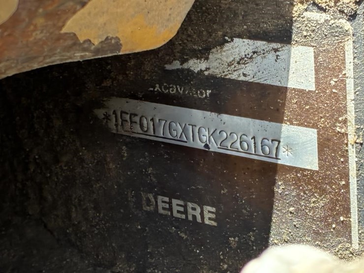 2016-deere-17g-image-24