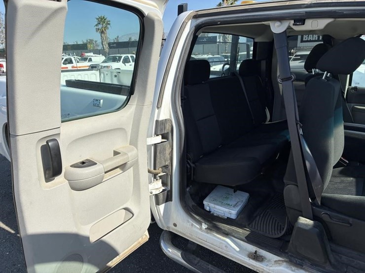 2012-gmc-sierra-3500-image-16