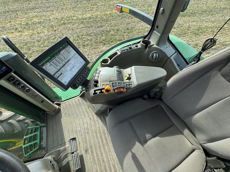 2023-john-deere-7r-210-image-52