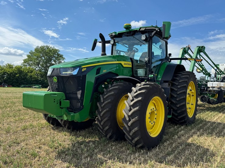 2023-john-deere-8r-340-image-14