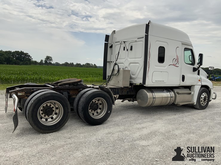 2018-freightliner-cascadia-125slp-t/a-6x4-sleeper-truck-tractor-image-5