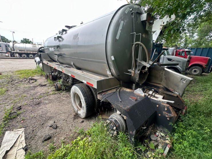 2019-peterbilt-567-image-8