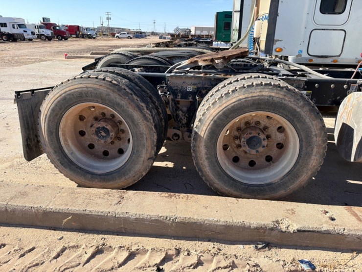 2019-kenworth-t880-image-4