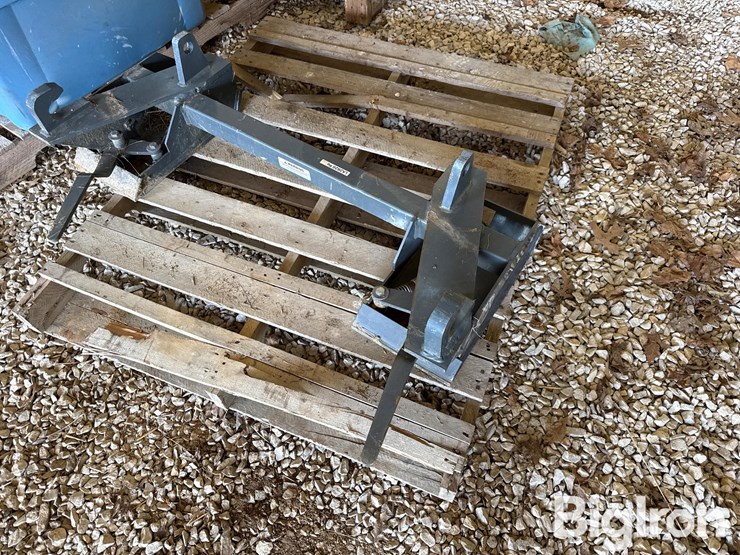 tar-river-attachment-euro-to-skid-steer-adapter-plate-image-1