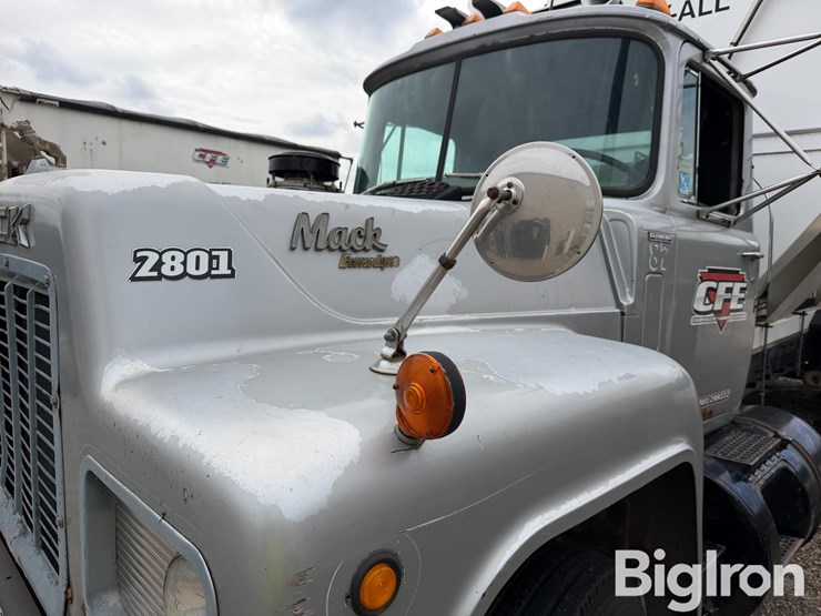1987-mack-r690st-image-9