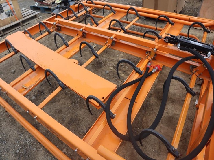 landhonor-small-square-bale-grabber-image-6