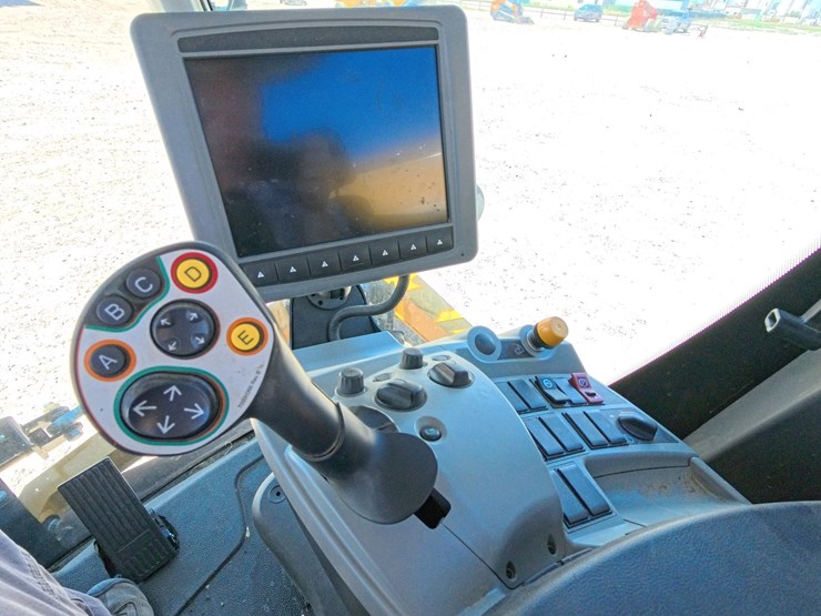#1027-•-2020-vermeer-zr5-self-propelled-baler-image-41