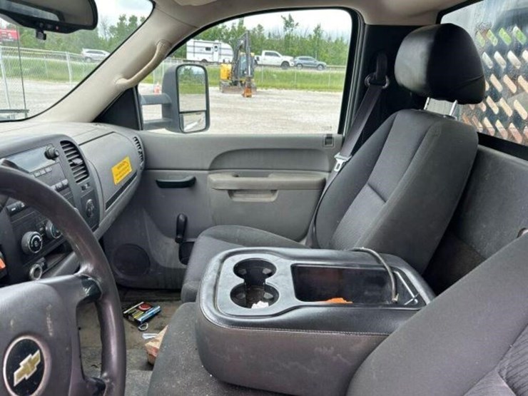2012-chevrolet-silverado-3500hd-image-13