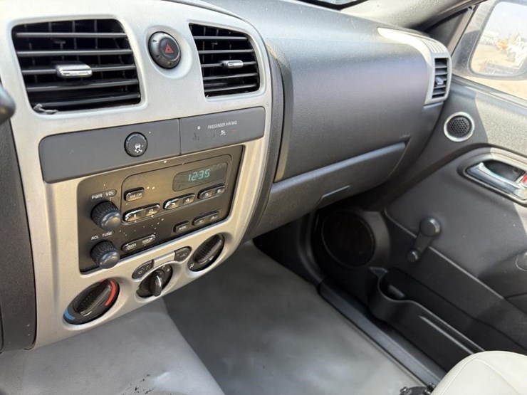 2011-chevrolet-colorado-image-16