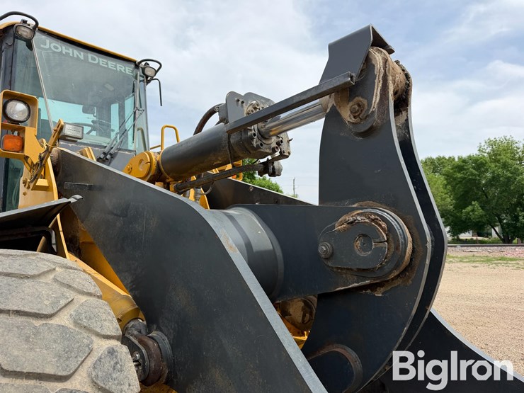 john-deere-744-image-19