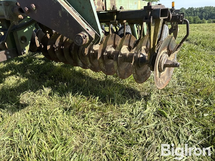 john-deere-230-image-16