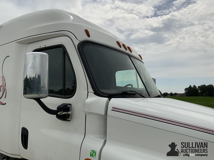 2018-freightliner-cascadia-125slp-t/a-6x4-sleeper-truck-tractor-image-15