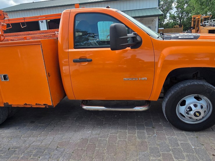 2013-chevrolet-silverado-3500-image-14