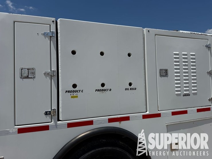 2013-peterbilt-337-image-12