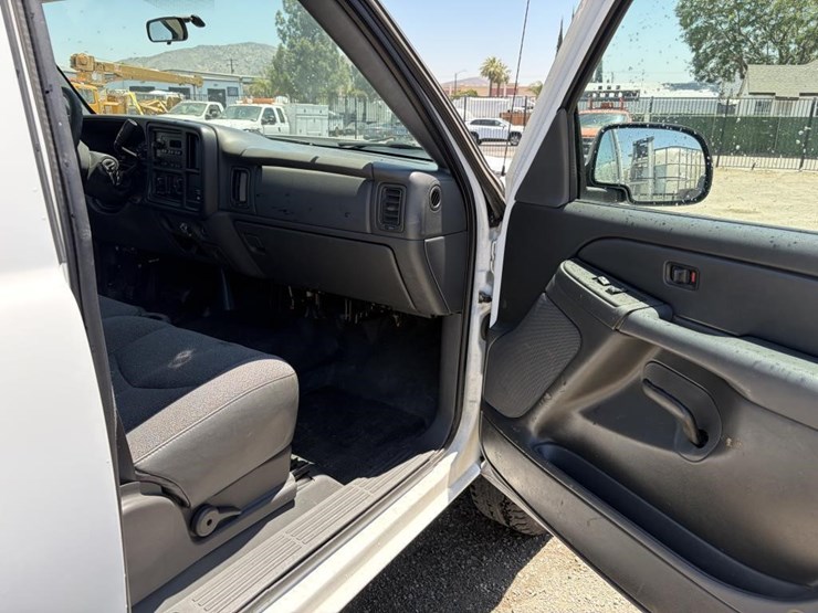 2006-chevrolet-2500-image-10