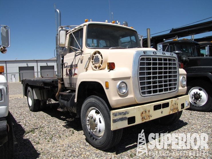 1981-ford-8000-image-8