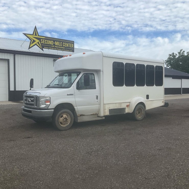 2010 FORD E350