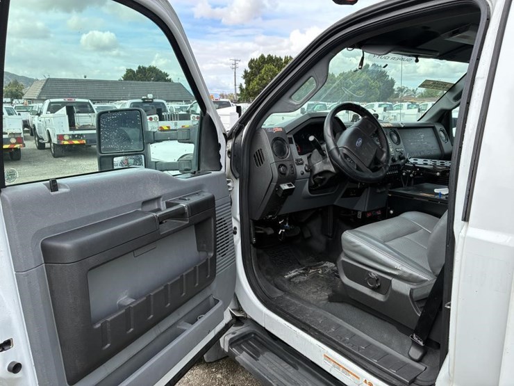 2012-ford-f550-image-15