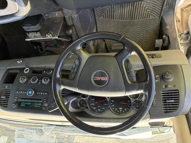 2012-gmc-sierra-3500-image-19