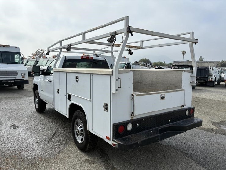 2018-chevrolet-2500hd-image-4