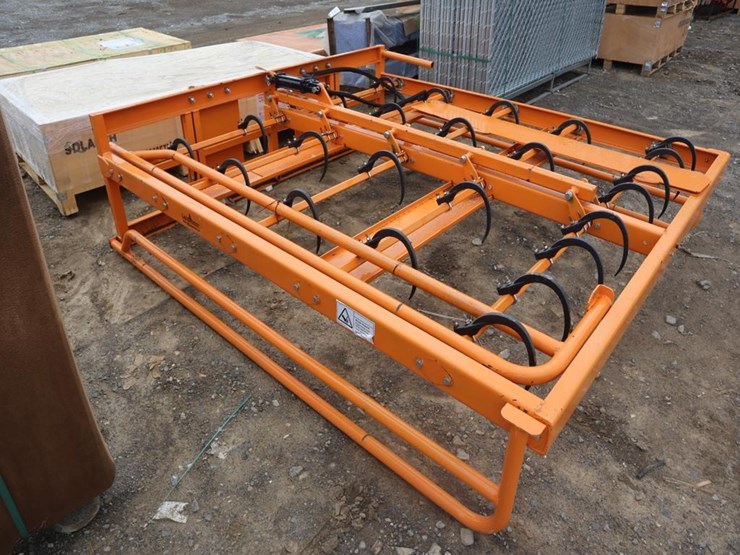 landhonor-small-square-bale-grabber-image-1