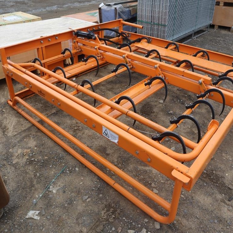 Landhonor Small Square Bale Grabber