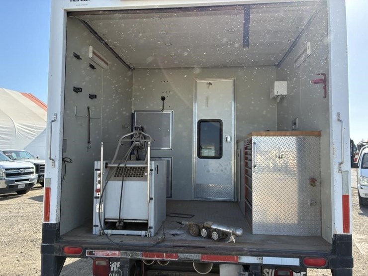 2003-gmc-3500-image-12