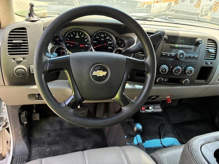 2011-chevrolet-2500hd-image-12