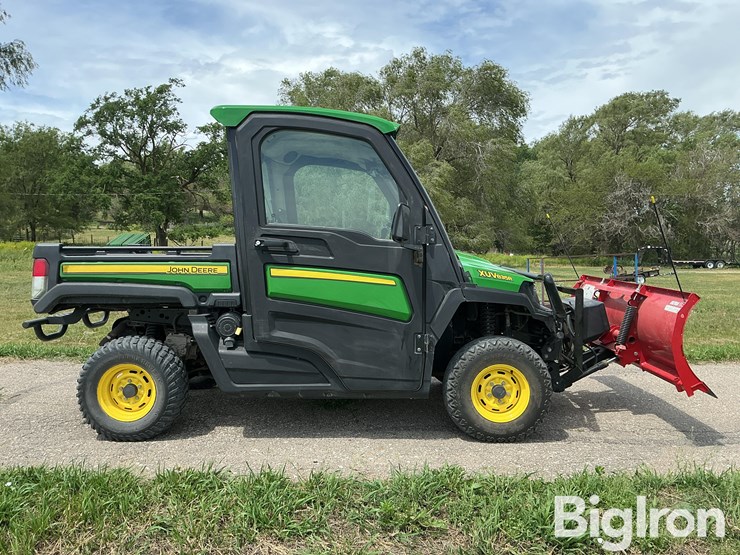 2019-john-deere-gator-image-4