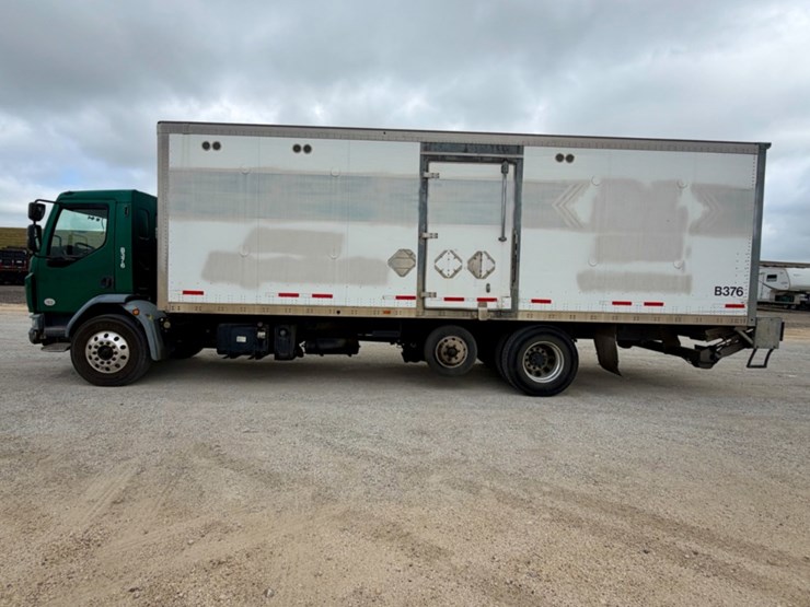 2016-peterbilt-220-image-8
