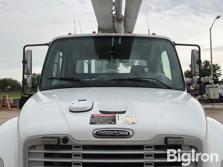 2009-freightliner-m2-106-image-13