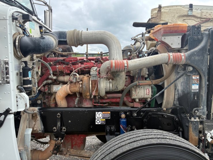 2015-peterbilt-389-image-9