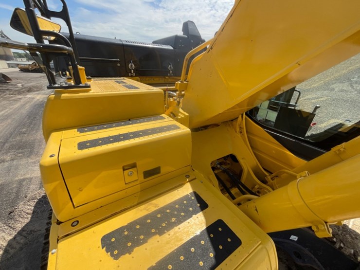 2022-komatsu-pc490-lc-11-image-17